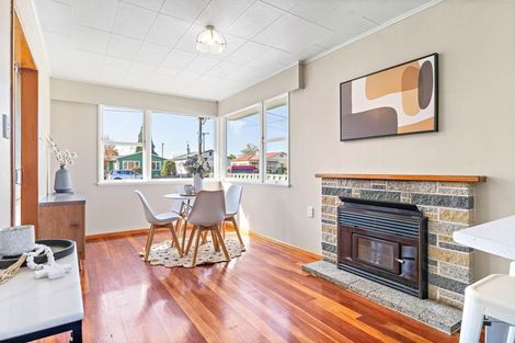 Photo of property in 6 Wakelin Street, Carterton, 5713