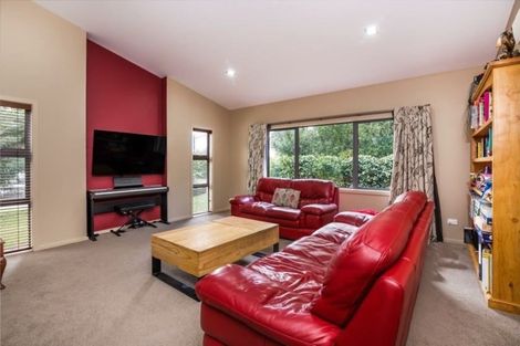 Photo of property in 10 Parawera Drive, Acacia Bay, Taupo, 3330