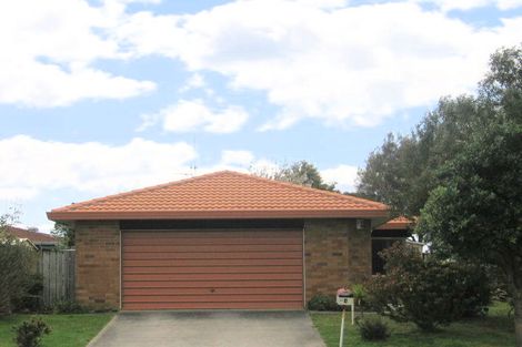 Photo of property in 4 Dalton Drive, Papamoa Beach, Papamoa, 3118