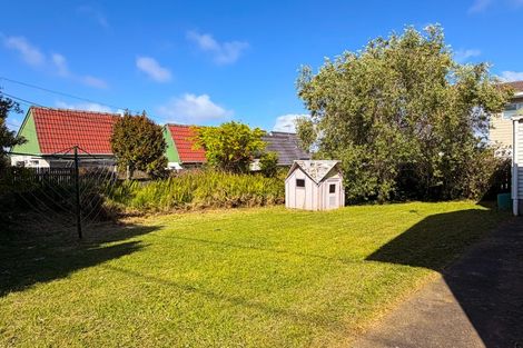 Photo of property in 145 Chivalry Road, Glenfield, Auckland, 0629