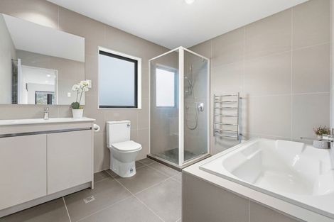 Photo of property in 6b Blenheim Street, Glenfield, Auckland, 0629