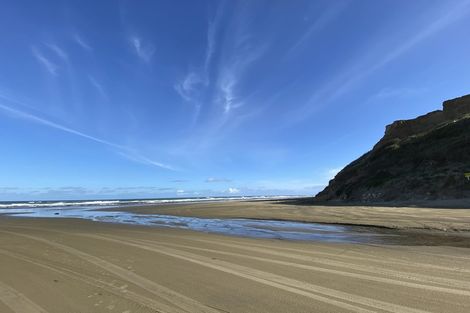 Photo of property in 5 Ripiro Drive, Baylys Beach, Dargaville, 0377