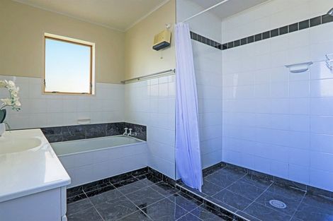 Photo of property in 23 Avondale Road, Taradale, Napier, 4112