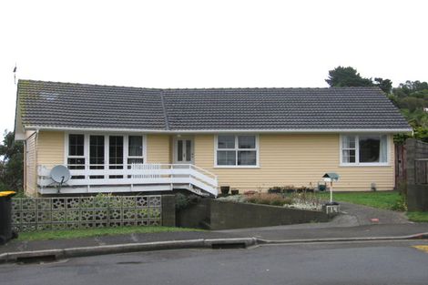 Photo of property in 14 Archbold Street, Newlands, Wellington, 6037