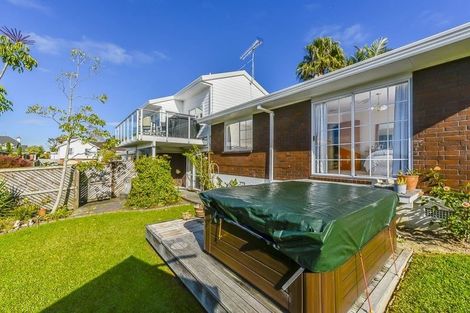 Photo of property in 5 Cherub Place, West Harbour, Auckland, 0618