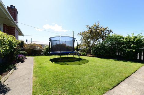 Photo of property in 15 Oxford Street, Waimate, 7924