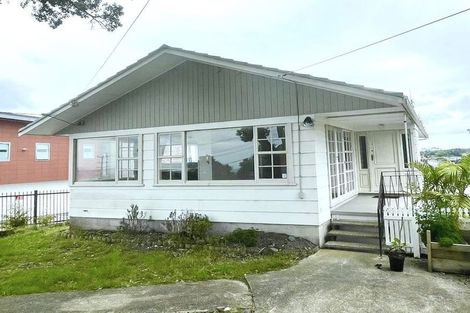 Photo of property in 988 East Coast Road, Northcross, Auckland, 0632