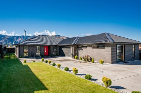 Photo of property in 8 Magpie Place, Lake Hawea, Wanaka, 9382