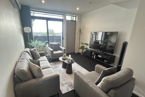 Photo of property in 5/15 Chivalry Road, Glenfield, Auckland, 0629