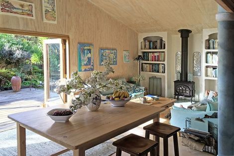 Photo of property in 76 Top Town Place, Coromandel, 3506