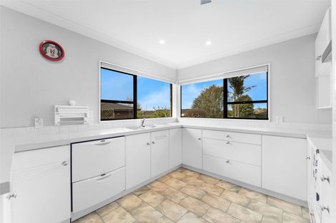 Photo of property in 1/66 Picasso Drive, West Harbour, Auckland, 0618