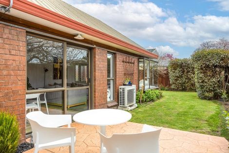 Photo of property in 2/50 Ambleside Drive, Burnside, Christchurch, 8053