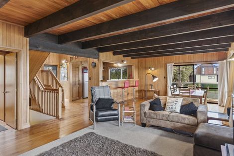 Photo of property in 11 Waiheke Street, Waikanae Beach, Waikanae, 5036