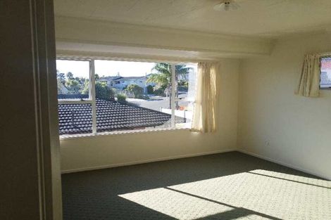 Photo of property in 1/46 John Dee Crescent, Red Beach, 0932