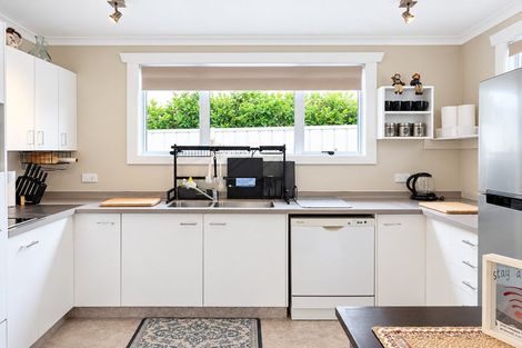 Photo of property in 27 Ngamotu Road, Moturoa, New Plymouth, 4310