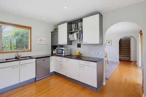 Photo of property in 10 Karaka Grove, Waikanae, 5036