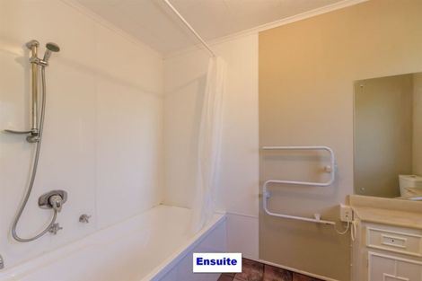 Photo of property in 4 Whyte Street, Paraparaumu Beach, Paraparaumu, 5032