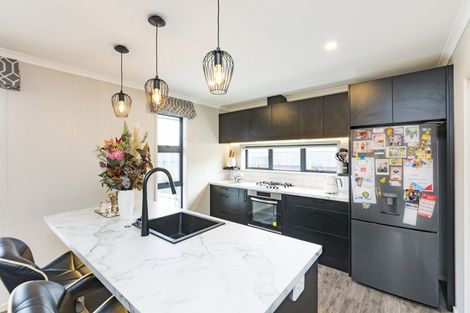 Photo of property in 3 Rangeview Drive, Kelvin Grove, Palmerston North, 4414