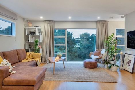 Photo of property in 15 Anakiwa Place, Milford, Auckland, 0620