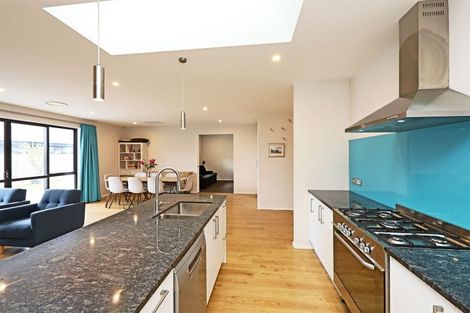 Photo of property in 2 Whittaker Place, Havelock North, 4130