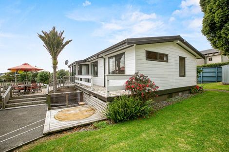 Photo of property in 10 Kaitake Place, Oakura, 4314