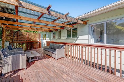 Photo of property in 8 Teviot Place, Totara Vale, Auckland, 0629