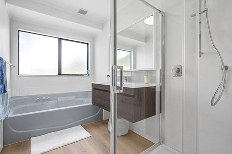 Photo of property in 9 Wyatt Place, Glendene, Auckland, 0602