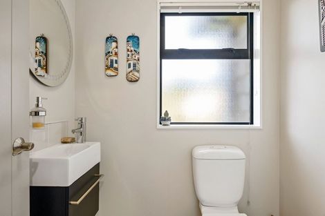 Photo of property in 2 Halsey Grove, Paraparaumu Beach, Paraparaumu, 5032