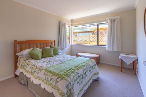 Photo of property in 7 Rarawa Place, Vogeltown, New Plymouth, 4310
