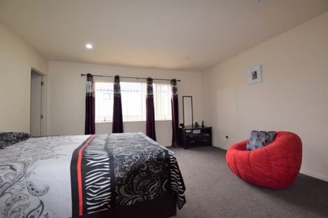 Photo of property in 1/17 Charlenne Close, Ranui, Auckland, 0612