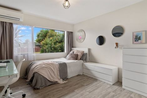 Photo of property in 15 Endeavour Avenue, Welcome Bay, Tauranga, 3112