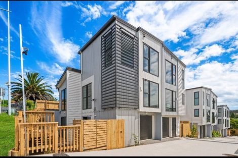 Photo of property in 1/1088 Beach Road, Torbay, Auckland, 0630