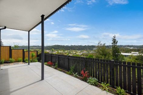 Photo of property in 1/1 Parapara Place, Albany, 0632