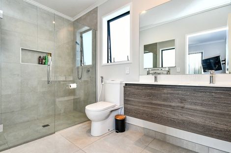 Photo of property in 18 Papaview Road, Papakura, 2110