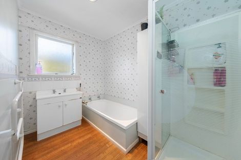 Photo of property in 18 School Road, Riverhead, 0820