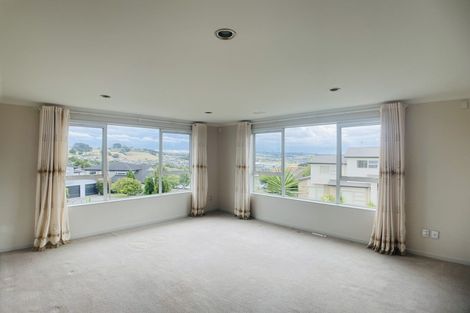 Photo of property in 1 Kenley Heights, Flat Bush, Auckland, 2016