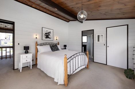 Photo of property in 32 Karewa Parade, Papamoa Beach, Papamoa, 3118