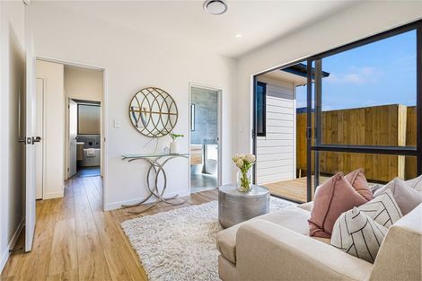 Photo of property in 9 Mcindoe Road, Kumeu, 0810