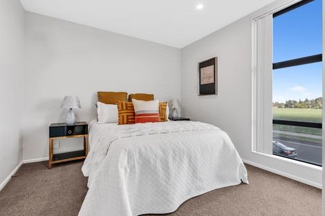 Photo of property in 15 Battalion Drive, Papakura, 2110