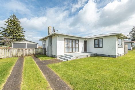 Photo of property in 15 Cornfoot Street, Castlecliff, Whanganui, 4501