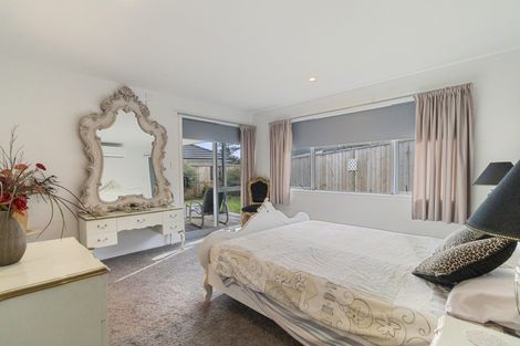 Photo of property in 16 Riverside Place, Katikati, 3129