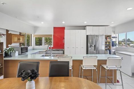 Photo of property in 5 Sumich Place, West Harbour, Auckland, 0618