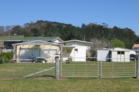 Photo of property in 6 Banks Street, Cooks Beach, Whitianga, 3591