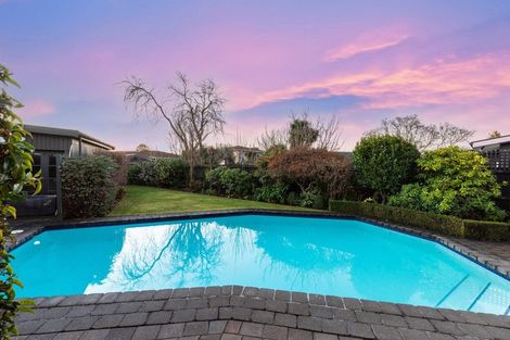 Photo of property in 17 Ilfracombe Place, Burnside, Christchurch, 8053