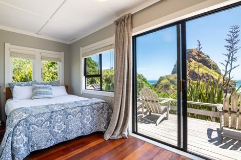 Photo of property in 20 Garden Road, Piha, 0772