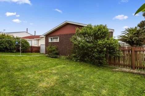 Photo of property in 37 Edgecombe Street, Newlands, Wellington, 6037
