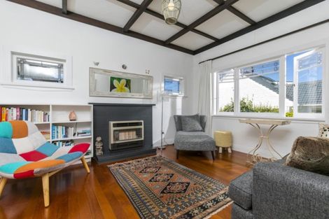 Photo of property in 23 Eversleigh Road, Belmont, Auckland, 0622