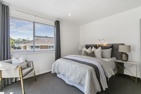 Photo of property in 52 Ravenwood Drive, Forrest Hill, Auckland, 0620