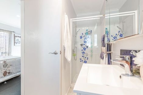 Photo of property in 52 Hewlett Road, Massey, Auckland, 0614