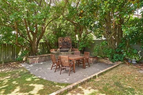 Photo of property in 5 Vernon Avenue, Takaro, Palmerston North, 4412